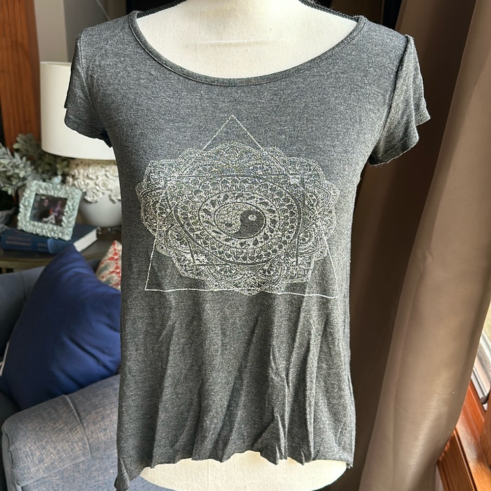 Yin Yang Mandala Geometric Graphic Short Sleeve Scoop Neck Tee Gray